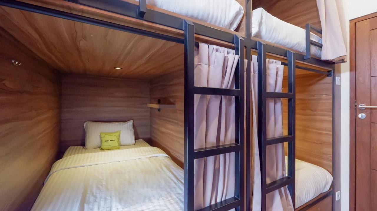 Fello B&B Hostel Legian Εξωτερικό φωτογραφία